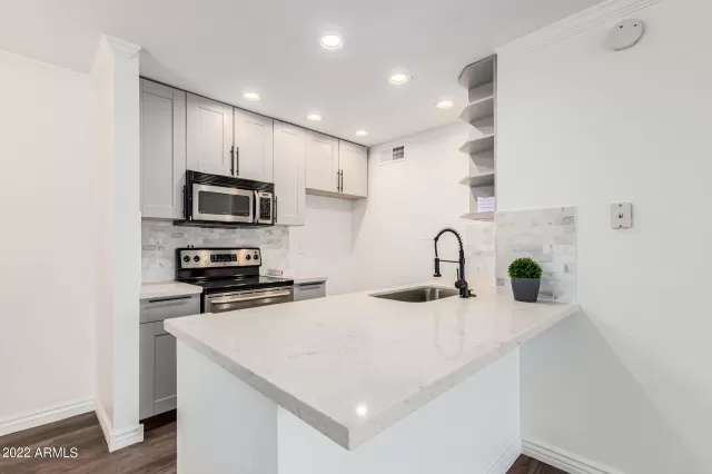 MLS: 6372976 Condo For Sale