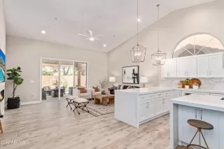 Photo #5: 6373619 Listing