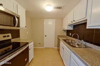 Photo #6: 6374807 Listing