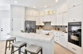 Photo #6: 6375250 Listing