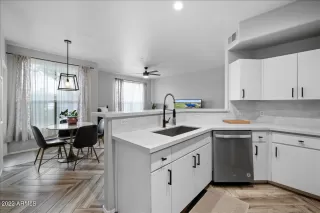 Photo #5: 6376133 Listing 