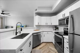 Photo #6: 6376133 Listing 