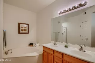 Photo #6: 6376829 Listing 