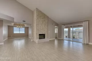 Photo #5: 6379122 Listing