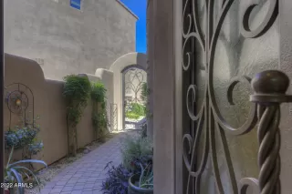 Photo #4: 6380772 Listing