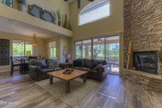 Photo #5: 6380772 Listing