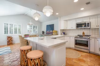 Photo #2: 6380839 Listing