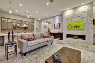 Photo #5: 6380952 Listing 