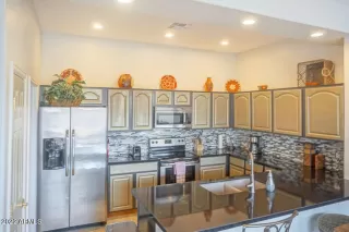 Photo #6: 6381597 Listing