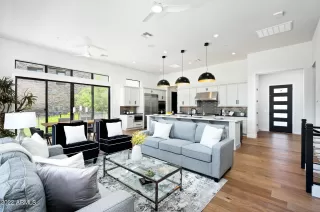 Photo #2: 6381948 Listing