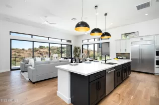 Photo #3: 6381948 Listing