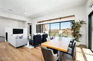 Photo #5: 6381948 Listing