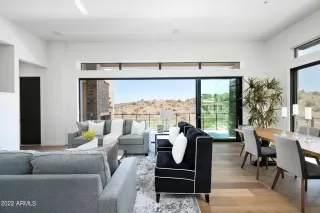 Photo #6: 6381948 Listing