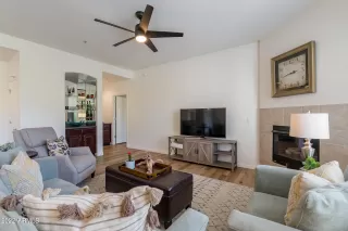 Photo #6: 6384449 Listing