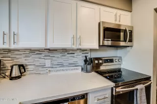 Photo #5: 6384767 Listing 