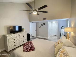 Photo #5: 6384989 Listing