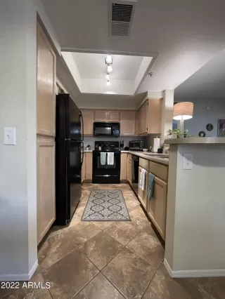 Photo #5: 6385968 Listing