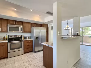 Photo #6: 6386438 Listing 