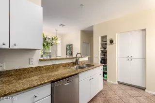 Photo #5: 6387555 Listing