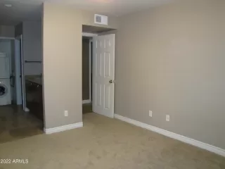 Photo #5: 6387718 Listing