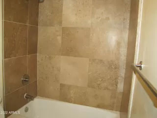 Photo #6: 6387718 Listing