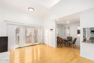 Photo #5: 6387839 Listing