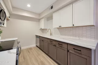 Photo #2: 6388037 Listing