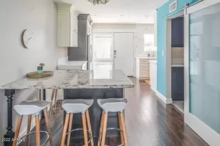 Photo #2: 6388366 Listing