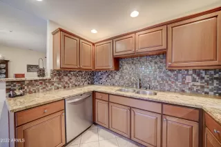 Photo #6: 6388537 Listing 