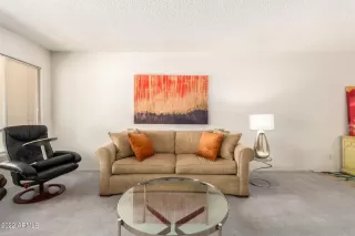 Photo #5: 6389127 Listing 