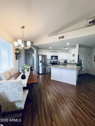 Photo #4: 6389341 Listing