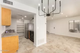 Photo #4: 6389407 Listing