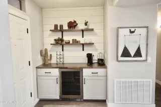 Photo #4: 6389489 Listing