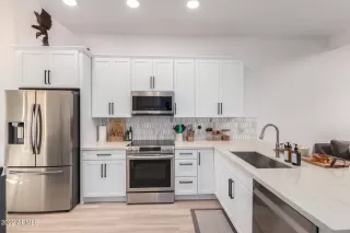 Photo #5: 6389880 Listing