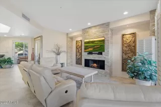 Photo #5: 6390036 Listing