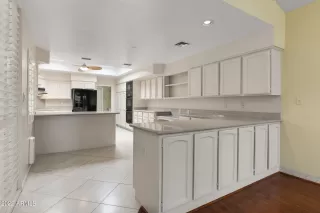 Photo #3: 6390742 Listing 