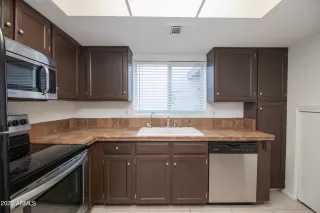 Photo #6: 6390971 Listing