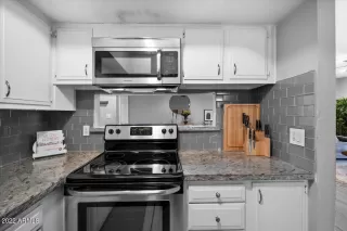 Photo #6: 6391296 Listing