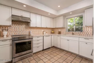 Photo #6: 6391309 Listing