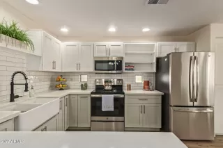 Photo #6: 6391867 Listing 