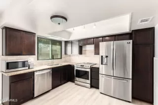 Photo #6: 6392617 Listing