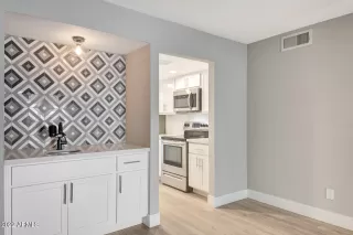 Photo #4: 6393322 Listing 