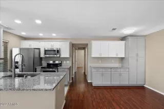 Photo #5: 6394081 Listing