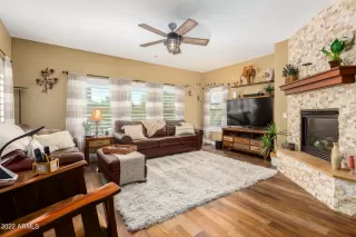 Photo #5: 6395276 Listing