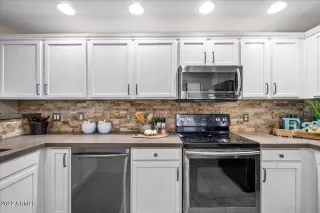 Photo #1: 6395393 Listing 