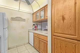 Photo #5: 6395404 Listing