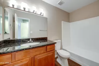 Photo #5: 6396399 Listing