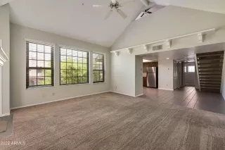 Photo #6: 6397997 Listing 