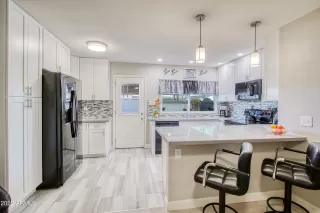 Photo #6: 6398181 Listing 