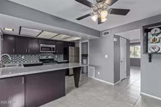 Photo #5: 6398430 Listing